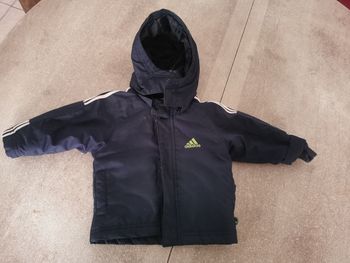 Manteau Adidas fille 3 mois (taille plutôt 6 mois)
