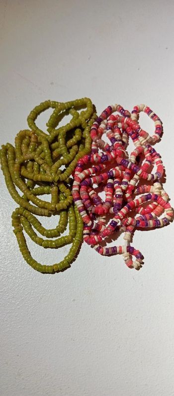 2 colliers en corail africain vert et rose