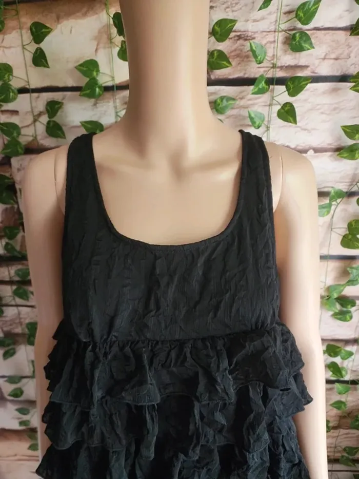 🌸Top péplum noir a volants Taille 38🌸 - photo numéro 2
