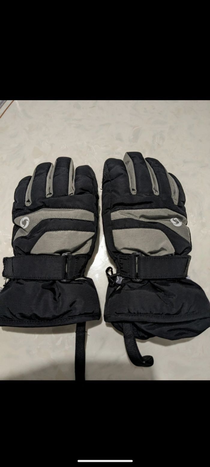 Paire de gants de Ski . Taille 14/16 ans