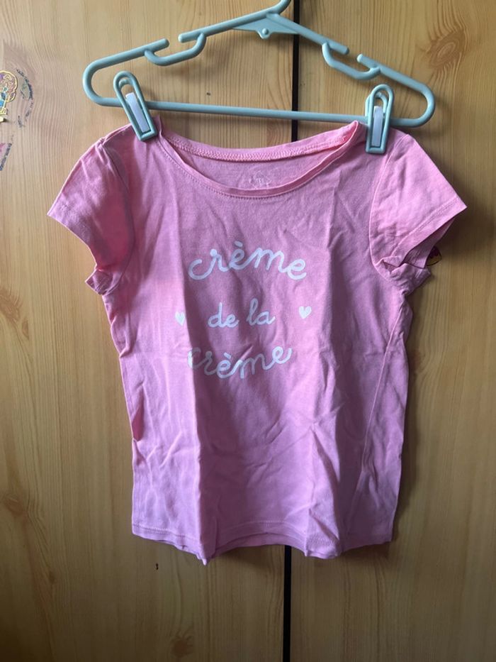 Tee shirt manches courtes.