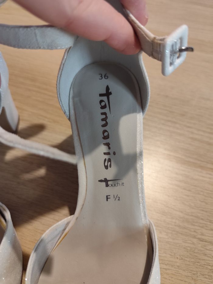 Escarpins à talons blanches à paillettes argentées - photo numéro 3