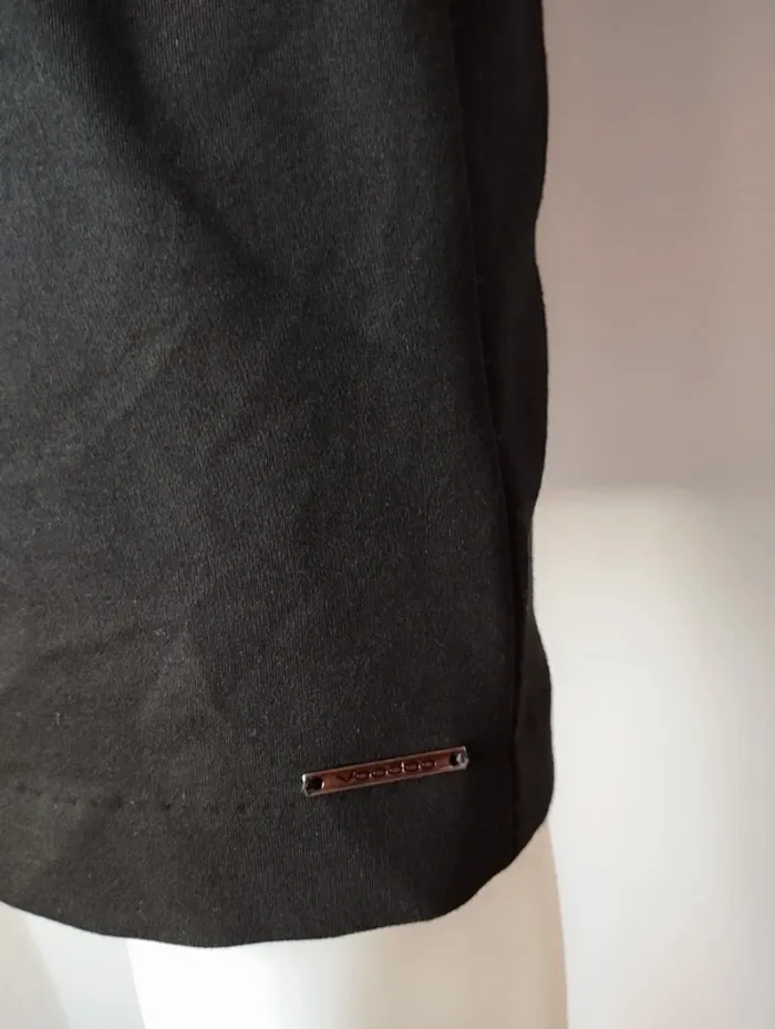 Robe épaisse avec liseré argenté Voodoo taille 42 - photo numéro 3