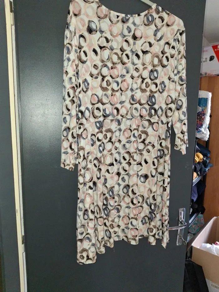 Robe taille 46 - photo numéro 2
