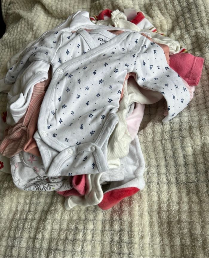 Lot de 17 vêtements filles