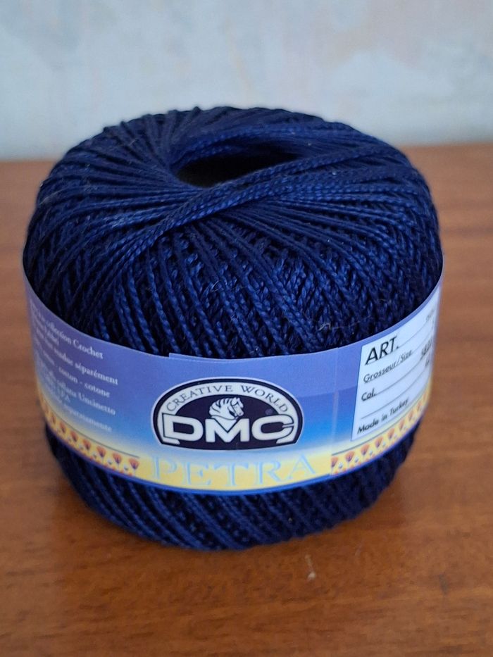 Pelote de fil pour crochet, bleu marine - photo numéro 1