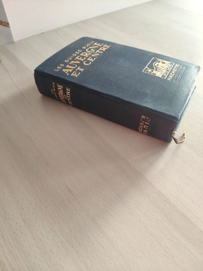 Guide bleu Hachette Auvergne et Centre chemin de fer et route 1924 - photo numéro 5