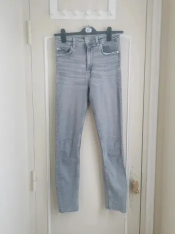 Jeans effiloché Zara taile 36