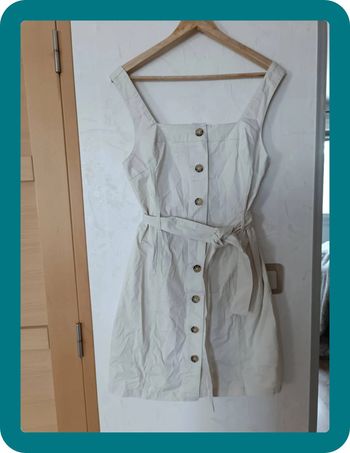 robe courte boutonnée crème ceinturée