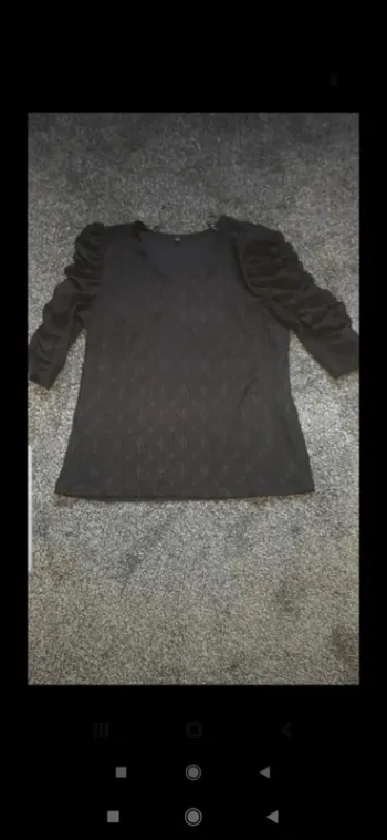 Haut /blouse /top /tee shit  femme taille M
Noir