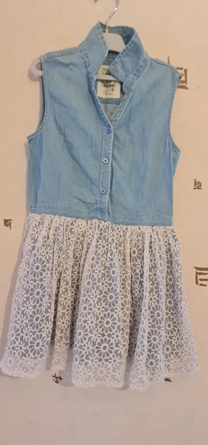 Robe avec broderie