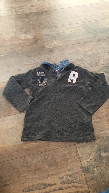 Pull fin polo tao 4 ans en très bon état