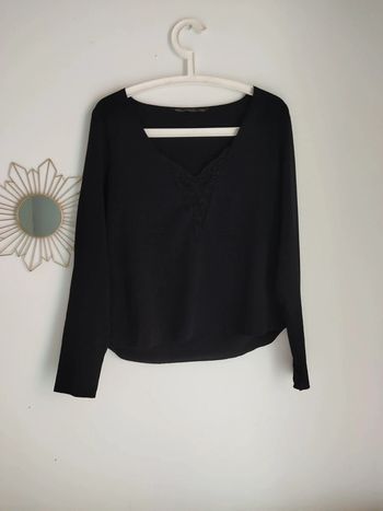 Blouse décolletée avec dentelle
