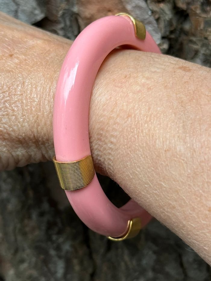 Jonc mile Mila 6,5 cl de diamètre résine rose et acier inoxydable or - photo numéro 4