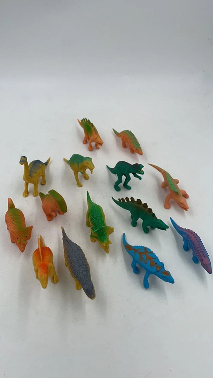 Lot de 14 figurines dinosaures en plastique - photo numéro 4