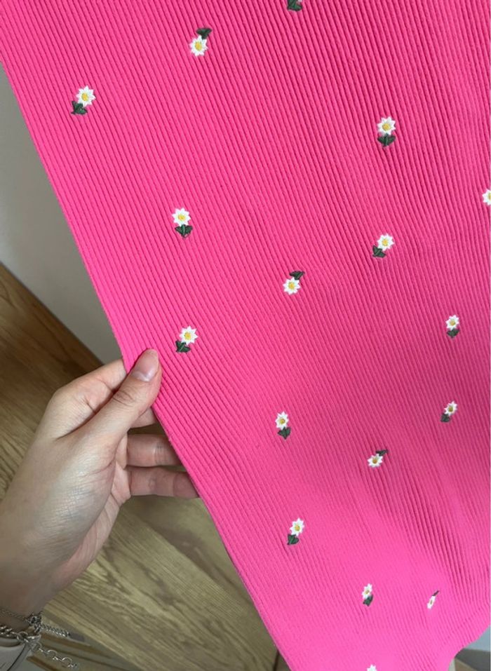Robe moulante fuschia bec marguerites Zara - photo numéro 4