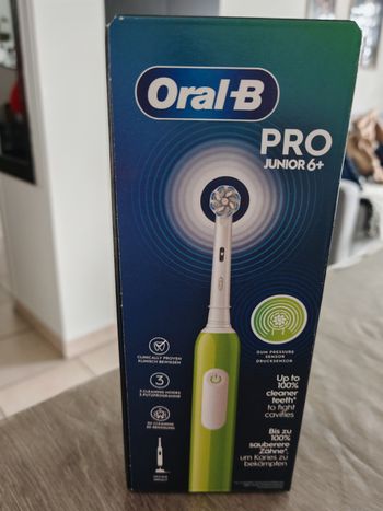 Brosse à dent oral b Pro junior 6+ neuve 