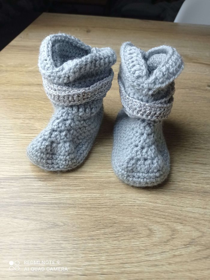 Chaussons fait mains 12 mois - photo numéro 2