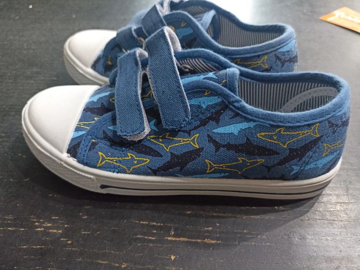 Basket toile requins taille 29