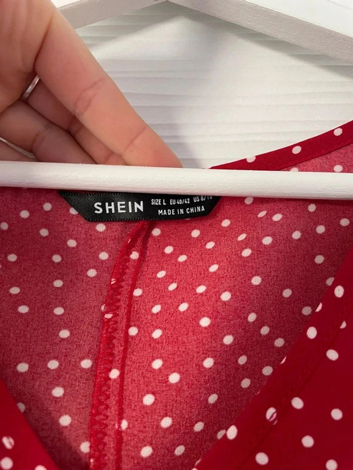 Haut blouse rouge pois blancs décolleté col V manches courtes à volants - photo numéro 5