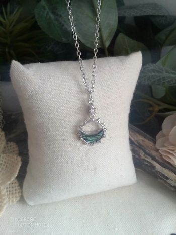 Collier oriental avec coquille d'ormeaux