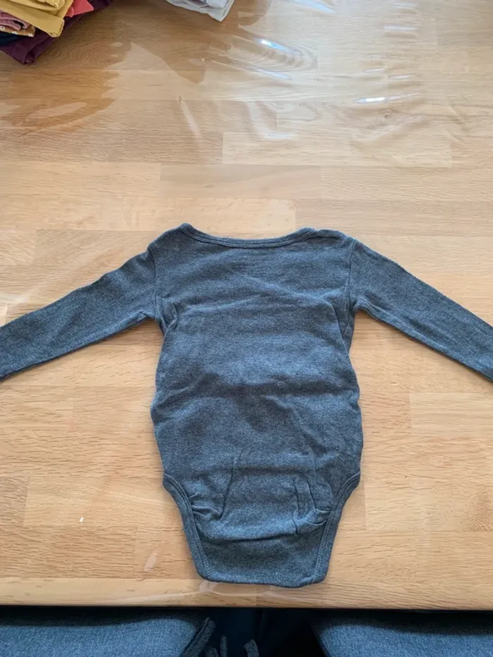 Lot 2 bodies 9 mois - photo numéro 3