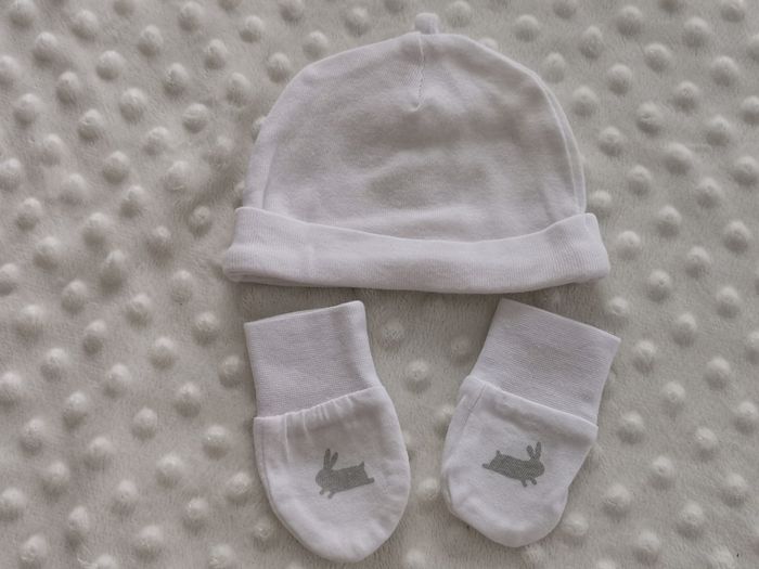 Ensemble bonnet et mouffles