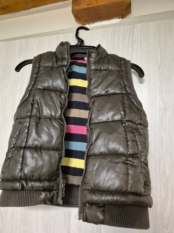 Lot de 2 vestes sans manches 6ans