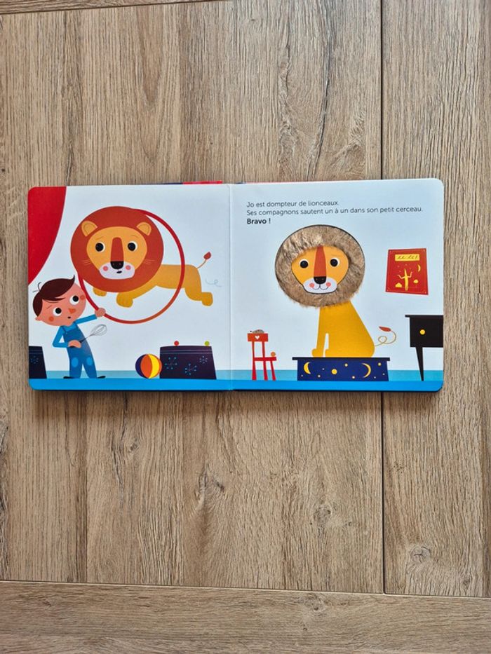 Les albums Caresses - livre tactile Le cirque Riquiqui - photo numéro 2