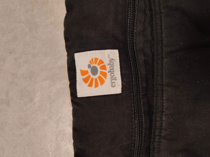 Porte bebe Physiologique Ergobaby Omni 360 Noir et Camel - photo numéro 2