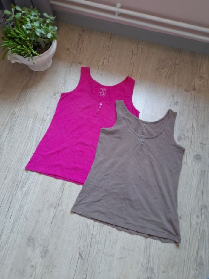Lot de 2 débardeurs taille 40