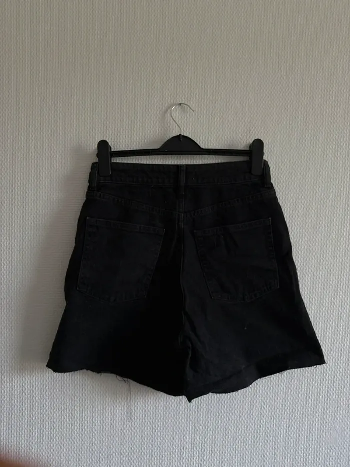 Short en jean noir - photo numéro 7