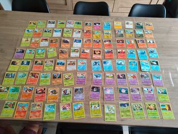 Lot 103 cartes + 5 énergies Pokémon
