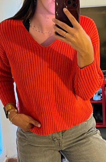 Superbe pull rouge - très bon état - bershka - taille XS