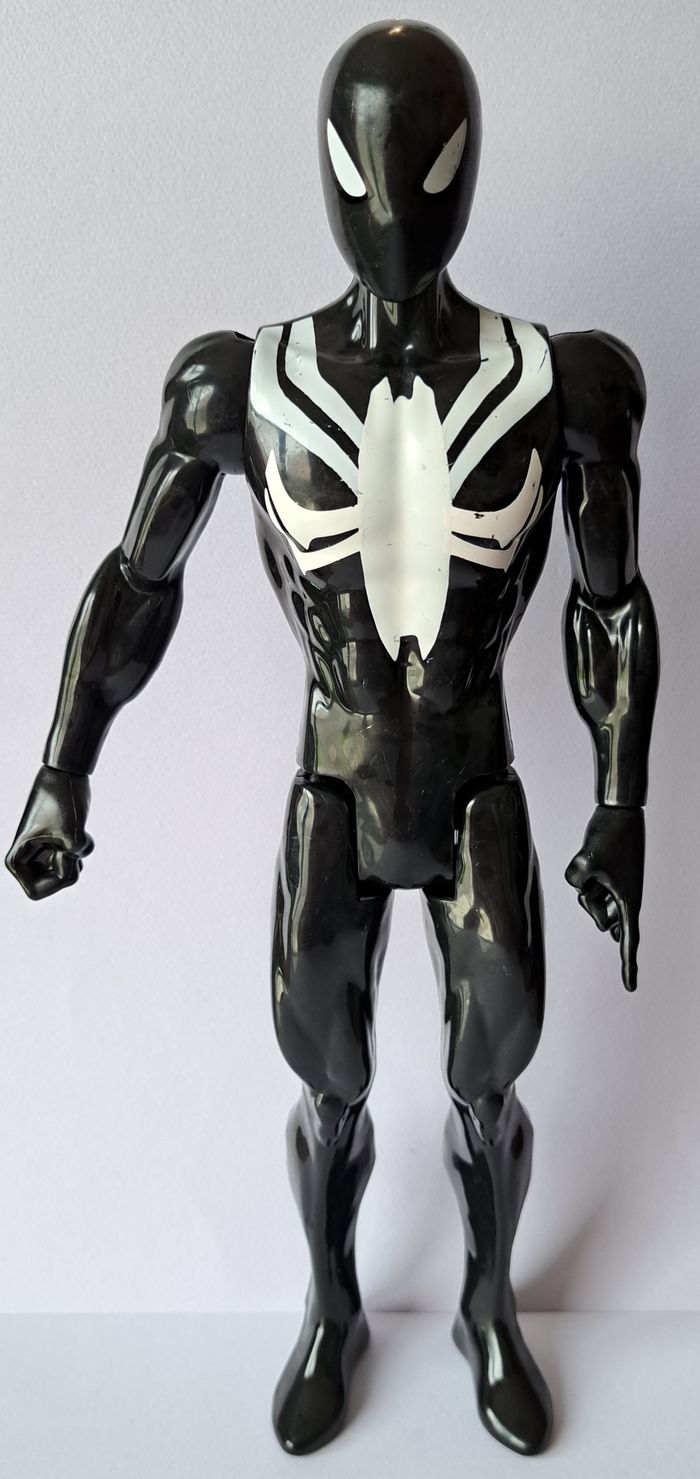 Figurine articulée Marvel Spiderman noir 28cm Hasbro 2018