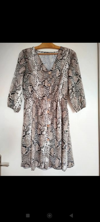Jolie robe motif serpent