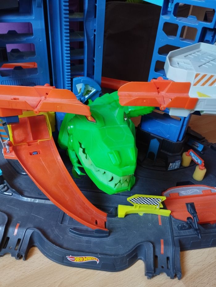 Garage Hot wheels dinosaures - photo numéro 2