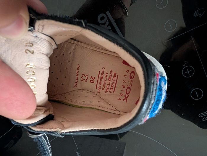 Chaussures garçon tout cuir. Taille 20. Idéal premier pas. Neuf. Geox - photo numéro 5