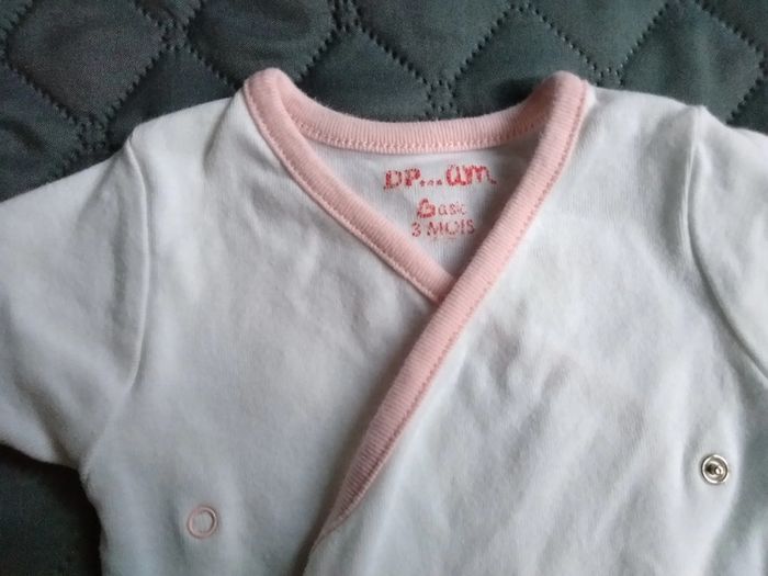 Lot de 4 bodies (1 sergent major, 1dpam et 2 sans marques) et 1 barboteuse (tex) taille 3 mois - photo numéro 8