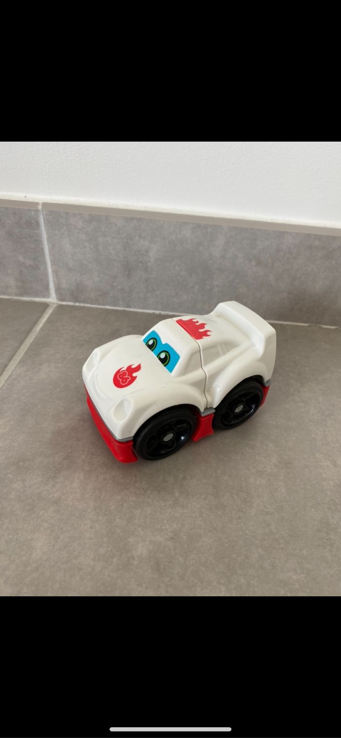 Jouet petite voiture sonore