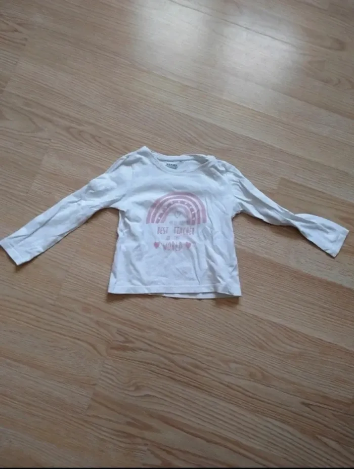 Haut manches longues. Blanc. Fille . Kiabi.
Taille 4 Ans
