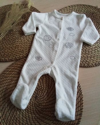 Babygro blanc mixte en velours imprimé taille 3 mois