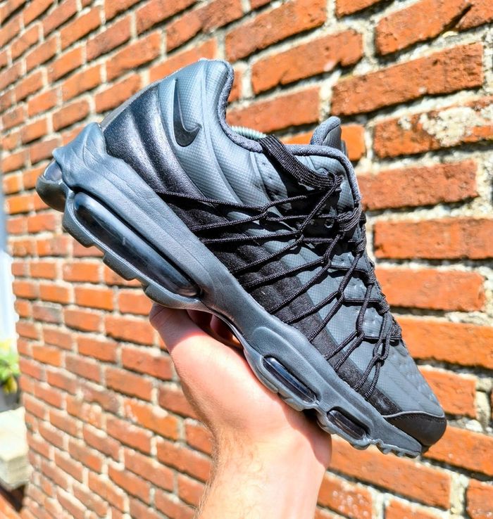 Baskets Nike air max 95 ultra se dark black noir pointure 41 neuves sans boîte