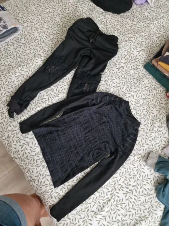Ensemble foot haut + pantalon Decathlon 7/8 ans