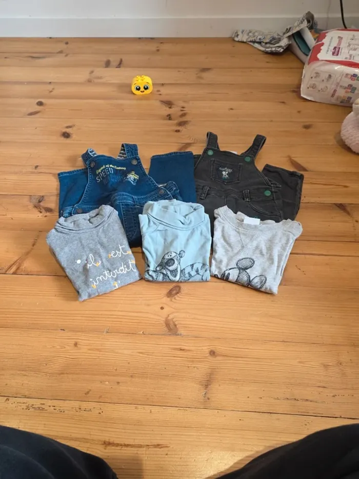 Lot de 5 vêtements garçon 12 mois.