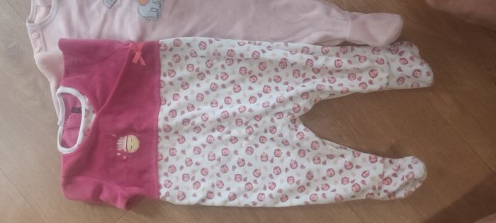 Lot de pyjamas - photo numéro 2