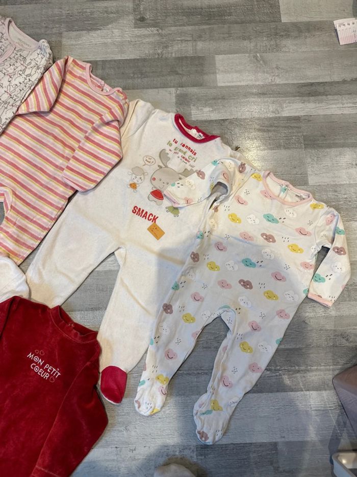 Lot de pyjamas - photo numéro 2