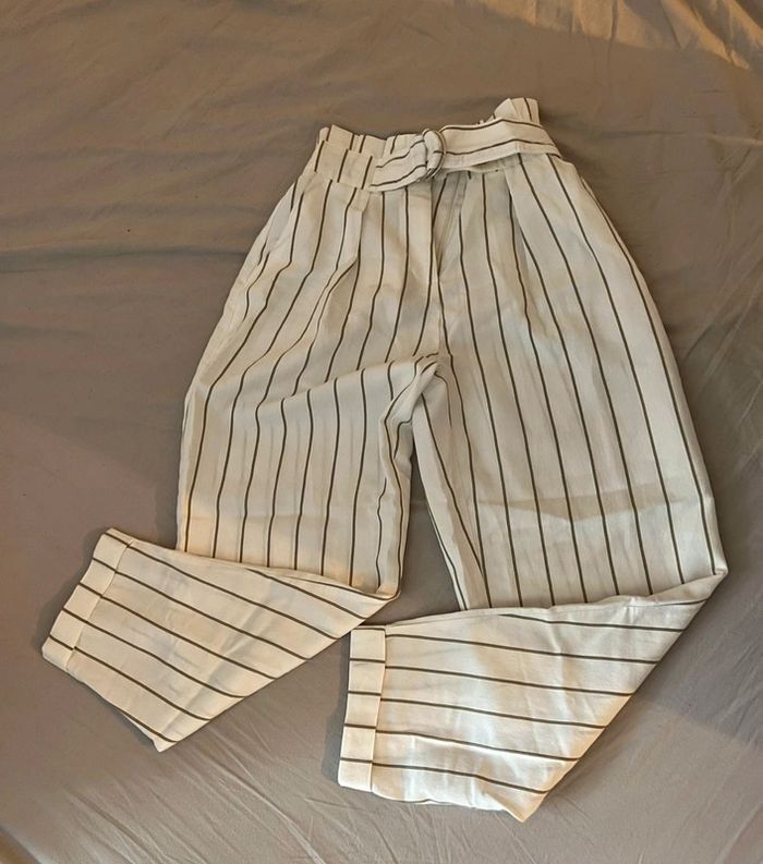 Pantalon blanc à rayures