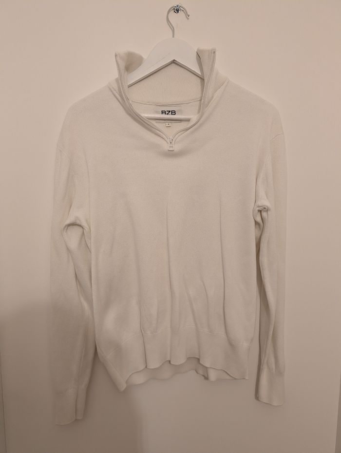 Pull blanc col zippé