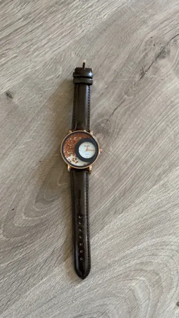 Montre marron